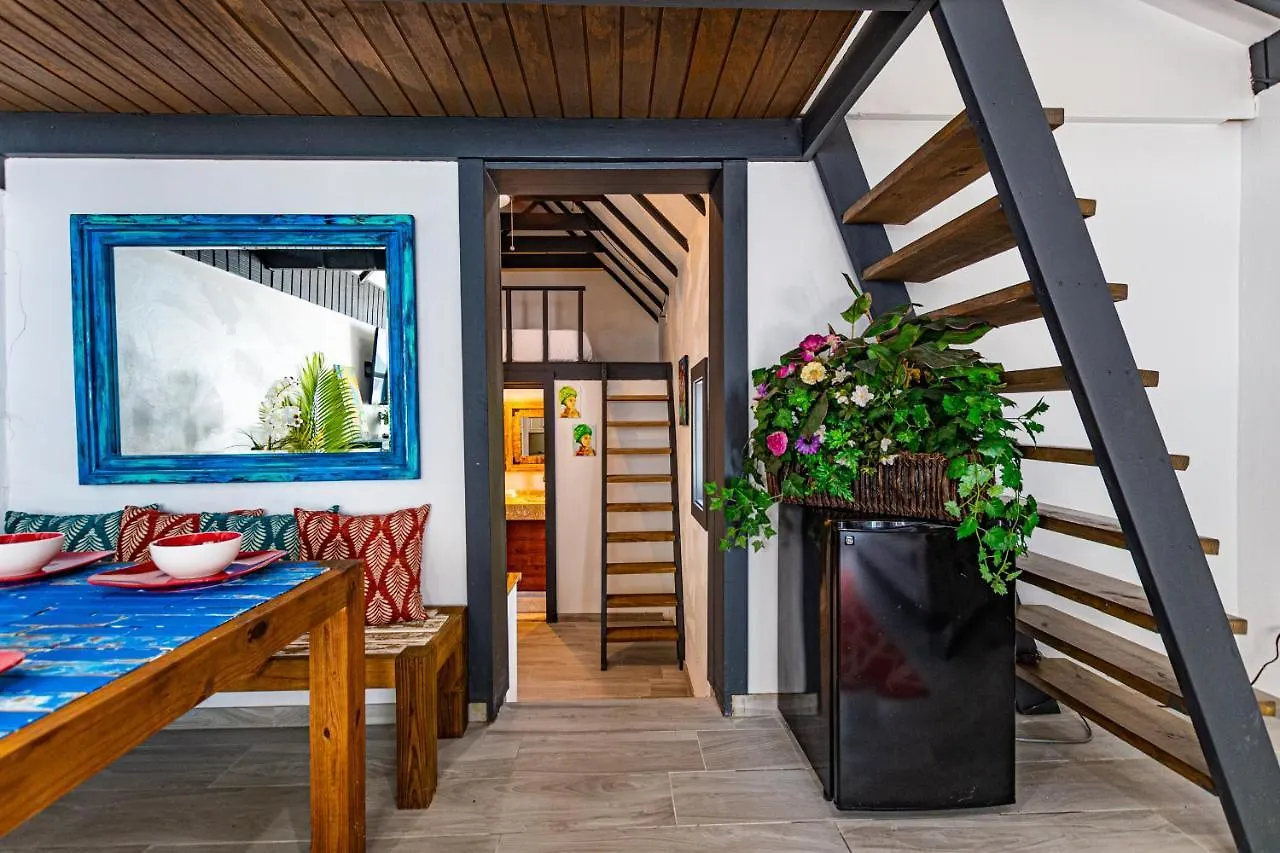 Saunders 2Bd Beach Cottage Nassau