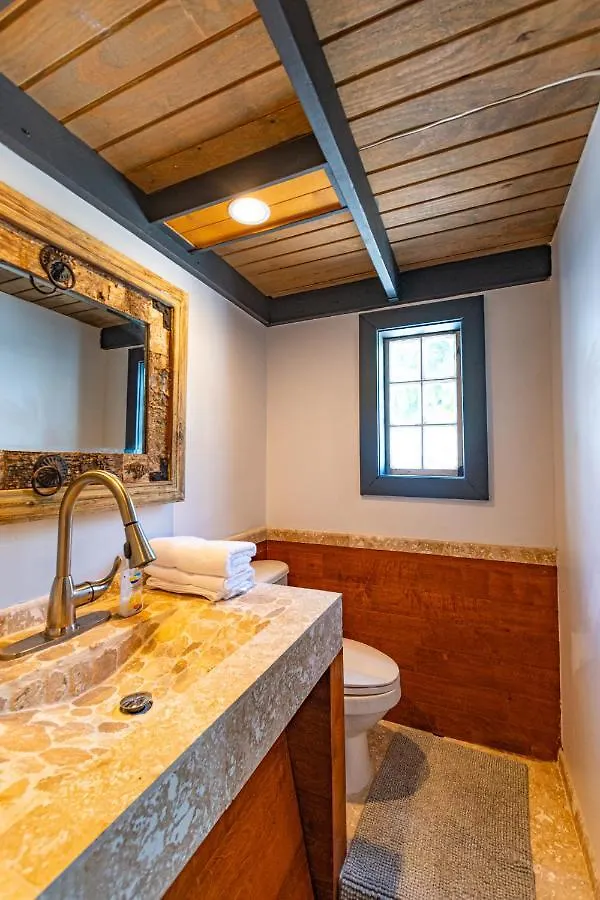 Saunders 2Bd Beach Cottage Nassau 0*,