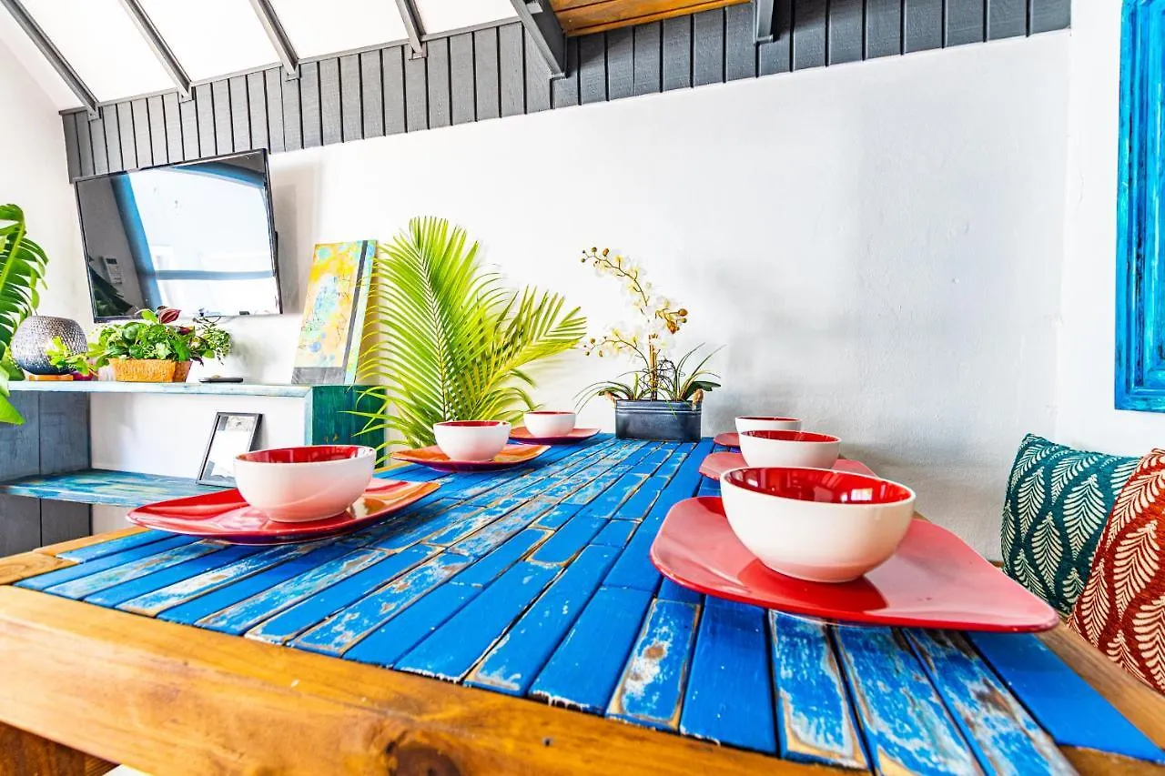 Saunders 2Bd Beach Cottage Nassau Holiday home